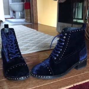 Marc Fisher LTD 8M Cassidy Blue Suede Ankle Boots